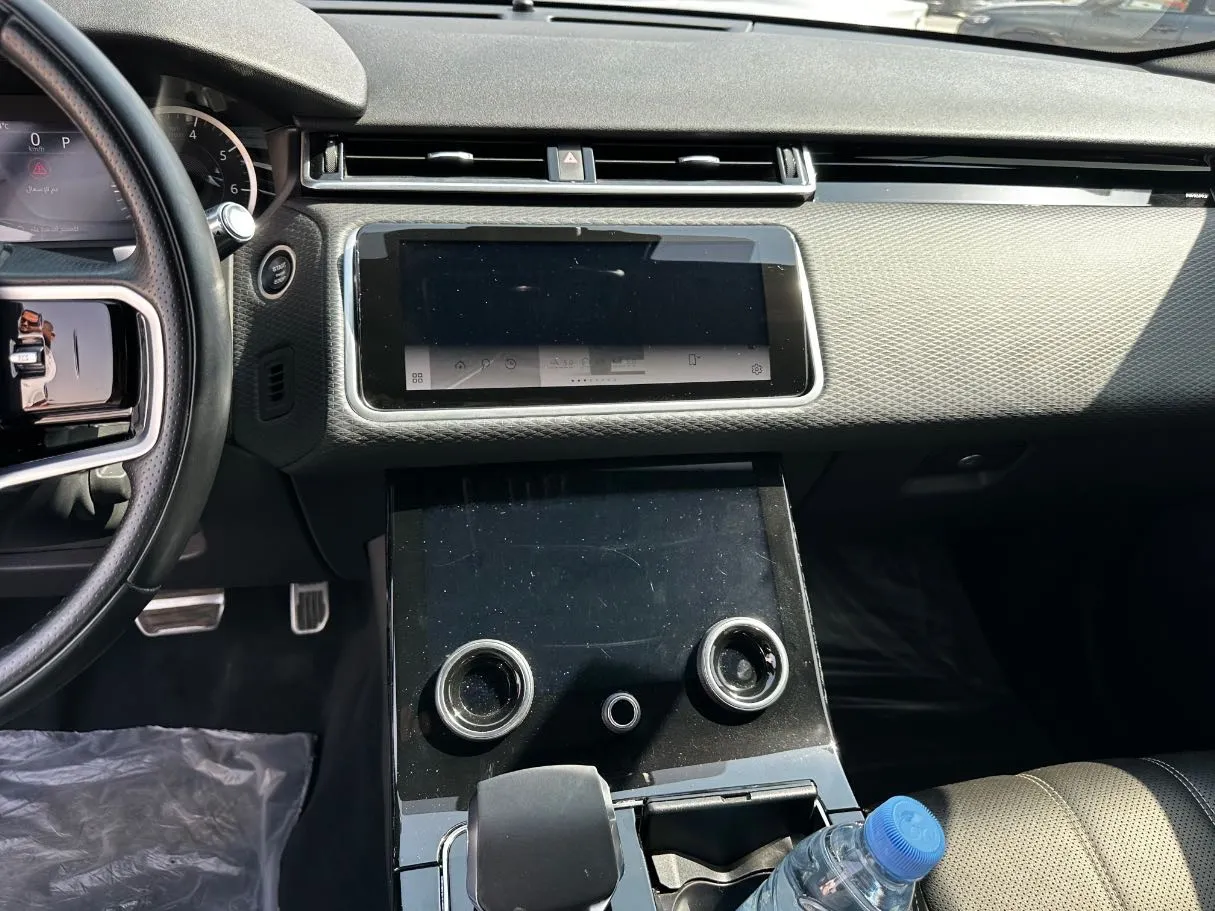 Car image 19
