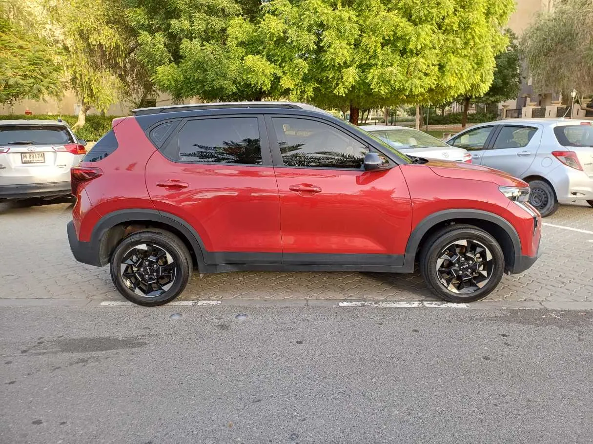 Car image 4