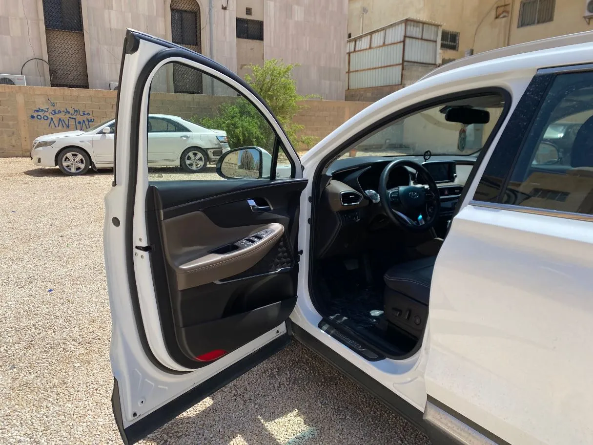 Car image 10