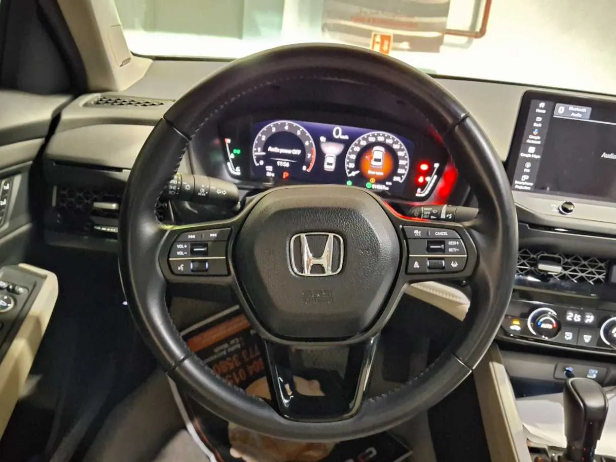 Car image 15