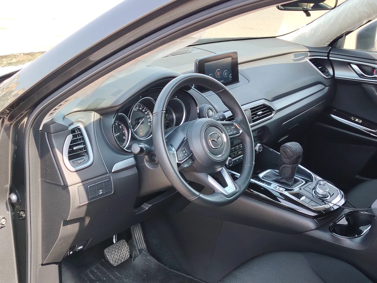 Car image 14