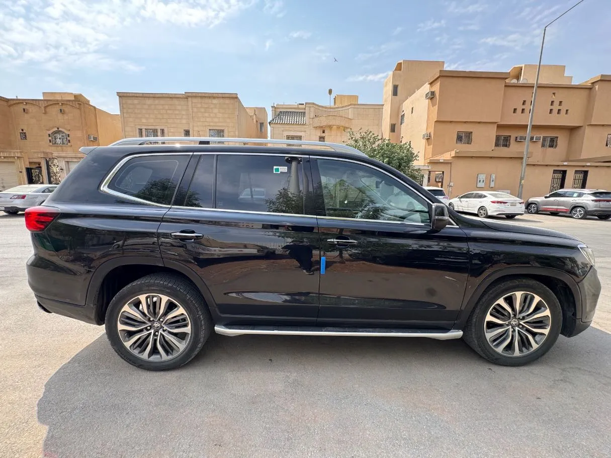 Car image 4