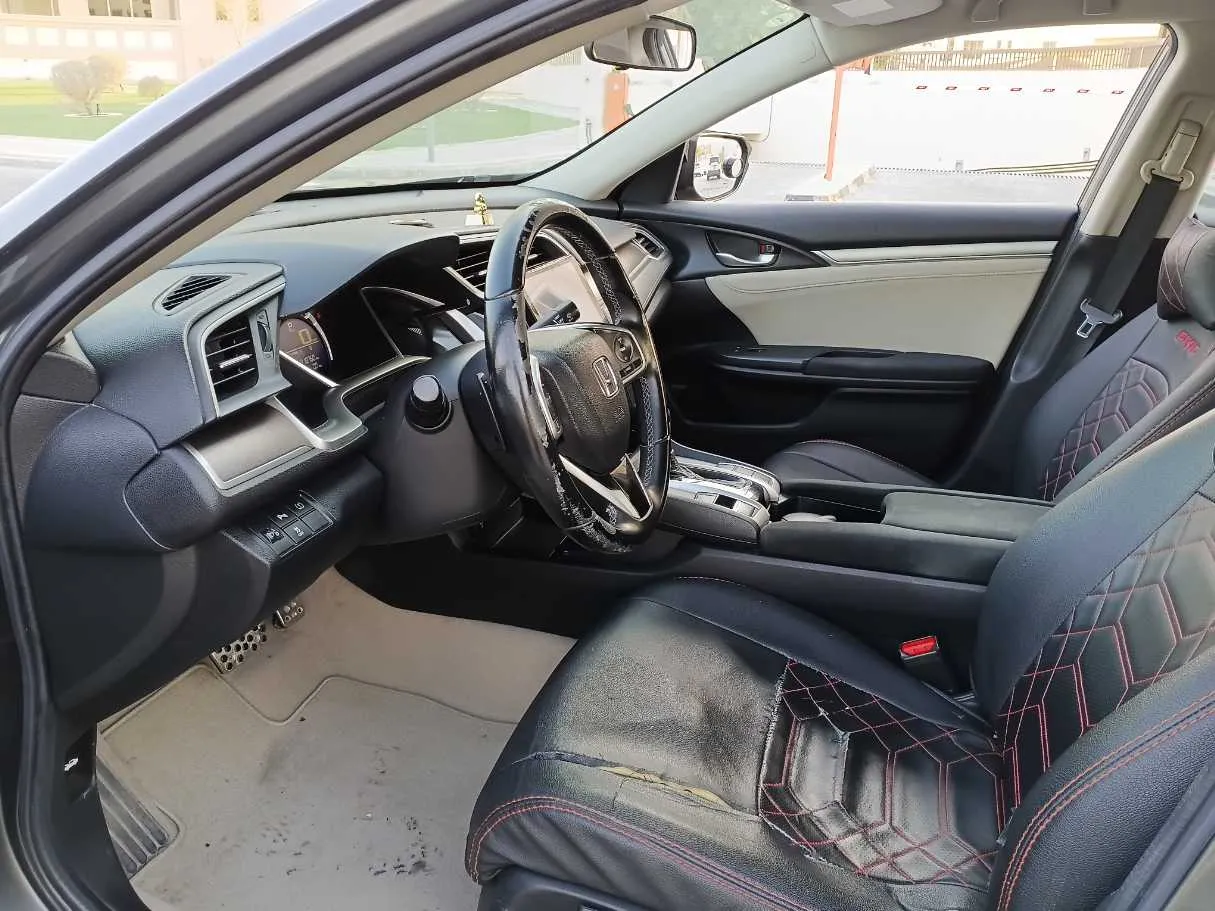Car image 11