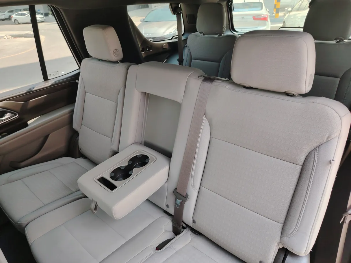 Car image 15