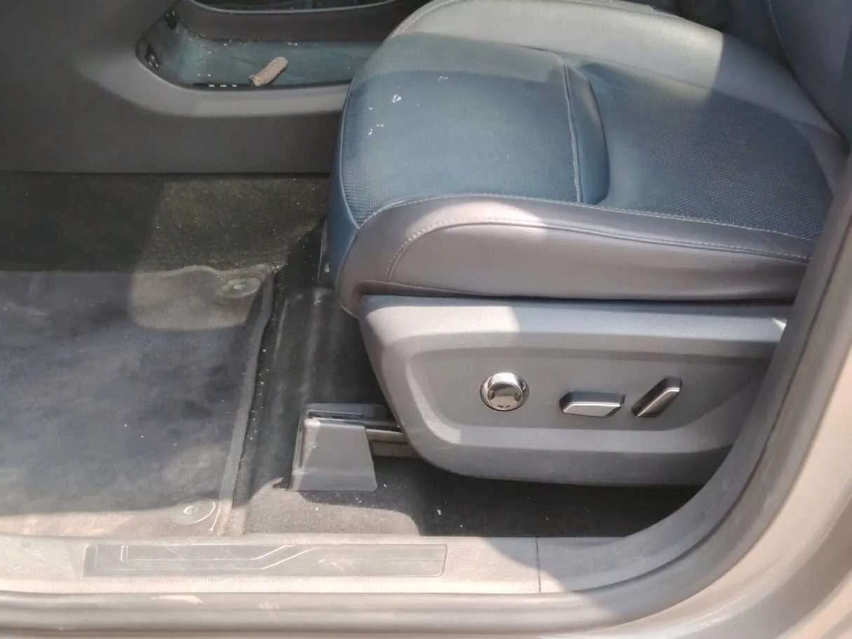 Car image 31