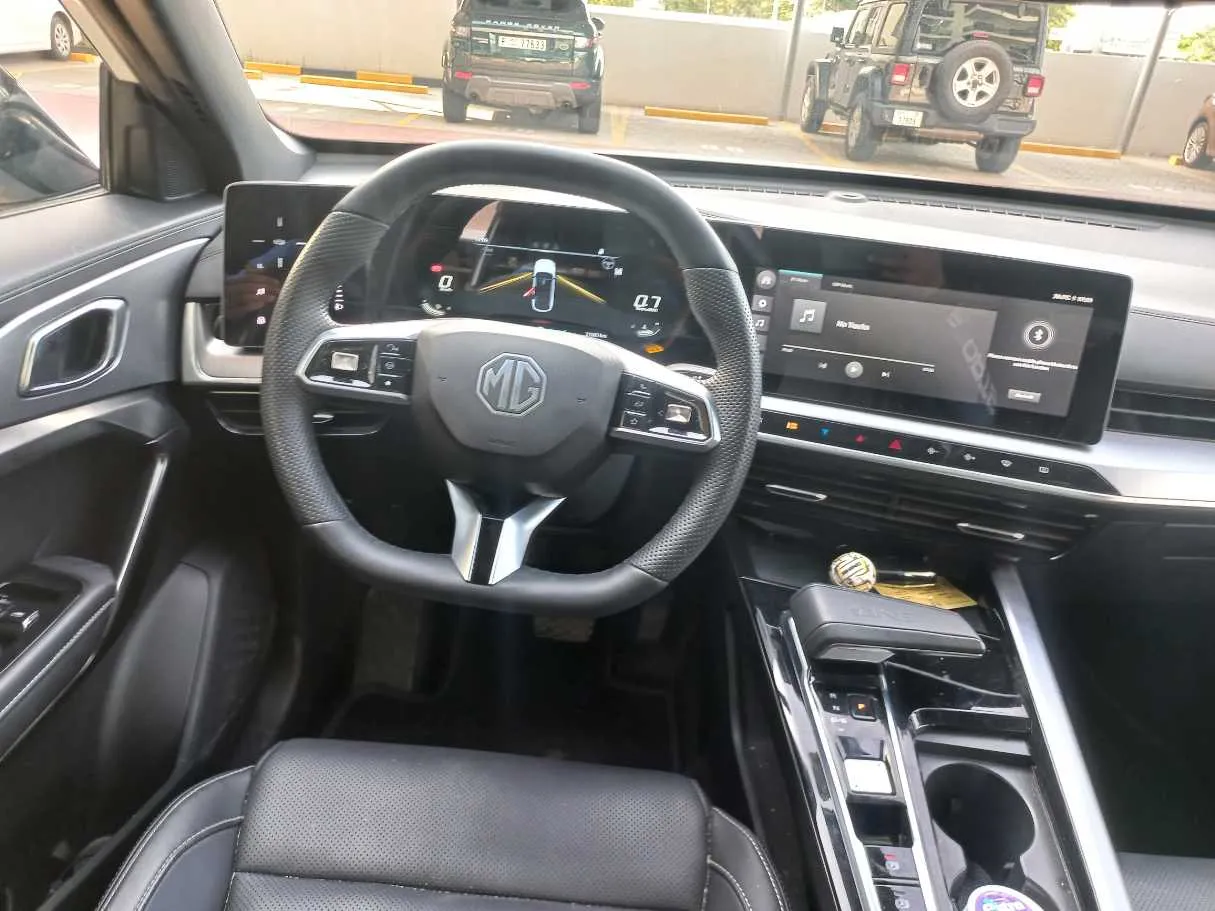 Car image 16