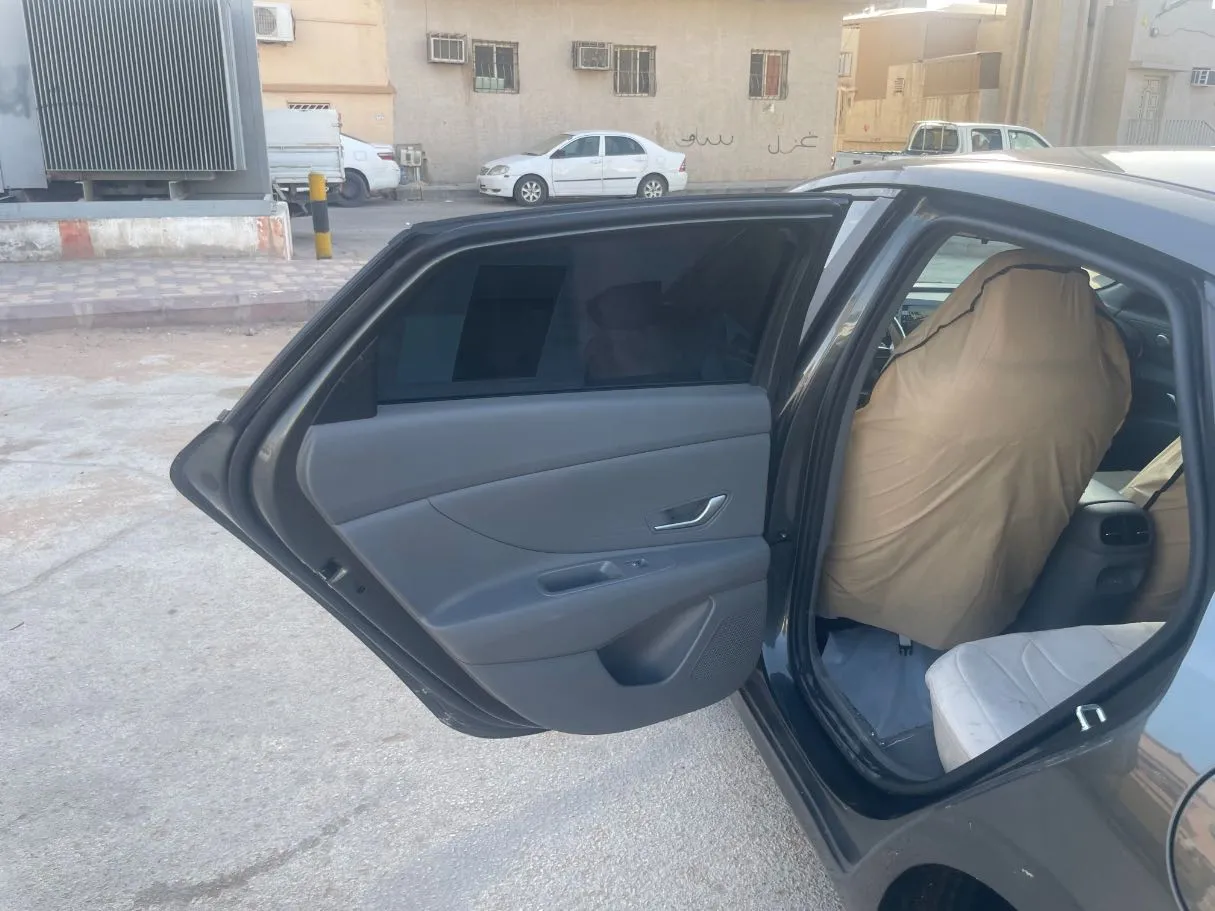 Car image 13