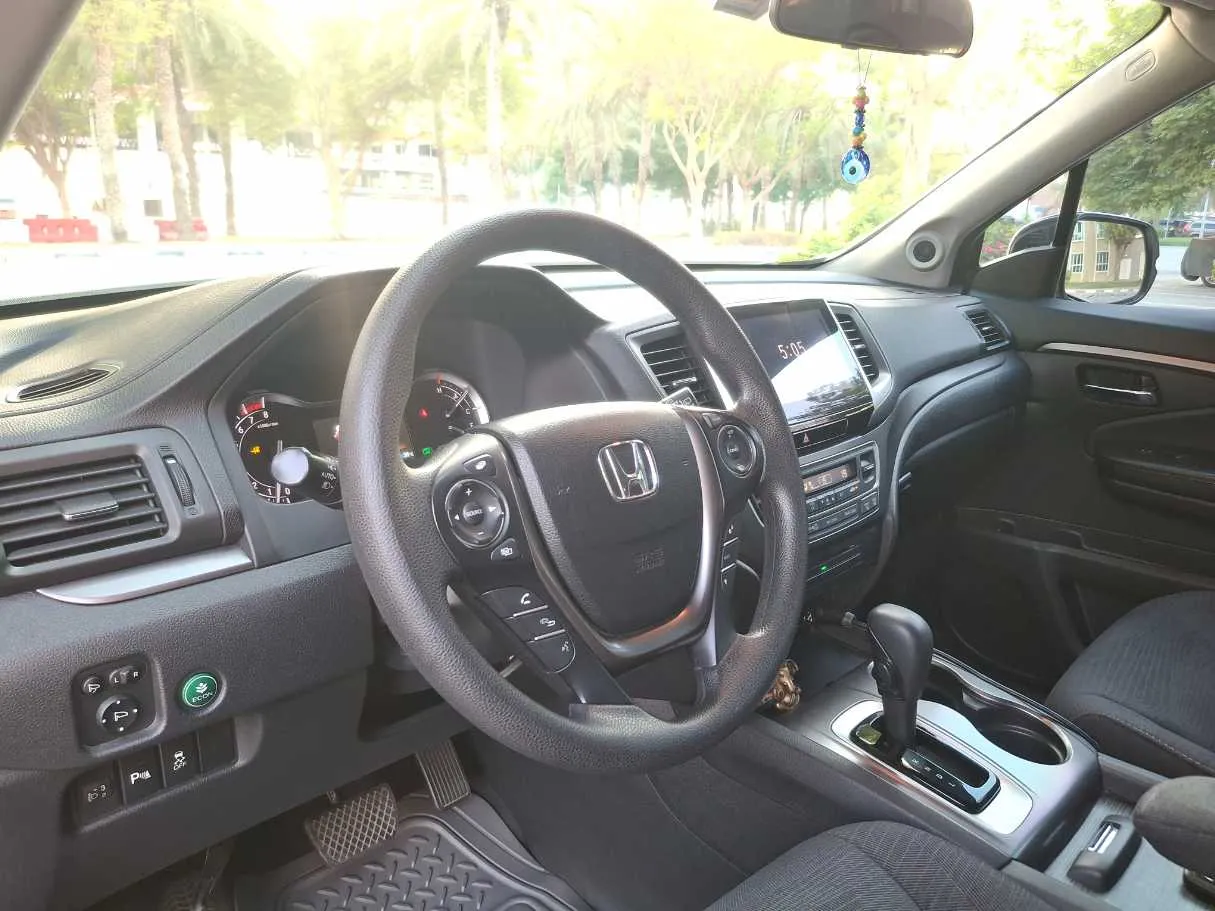 Car image 11