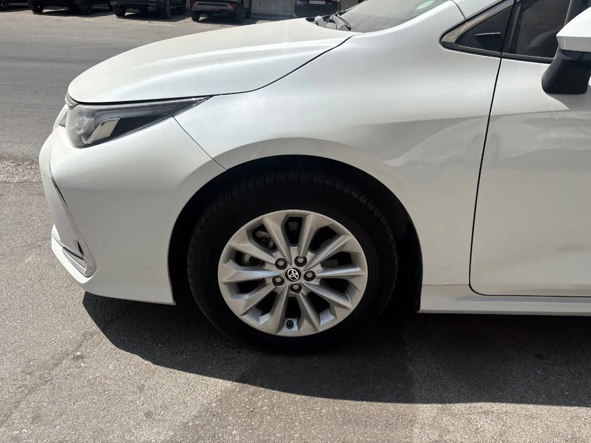 Car image 9
