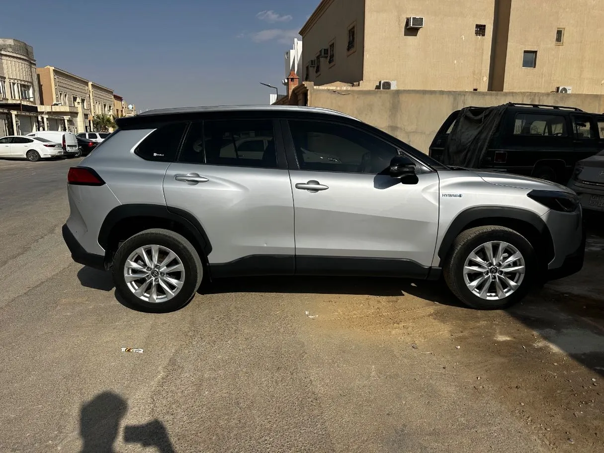 Car image 4