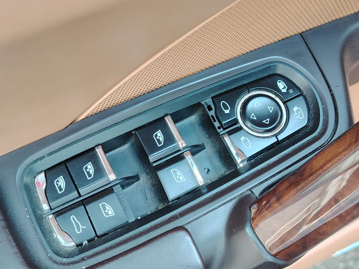 Car image 32