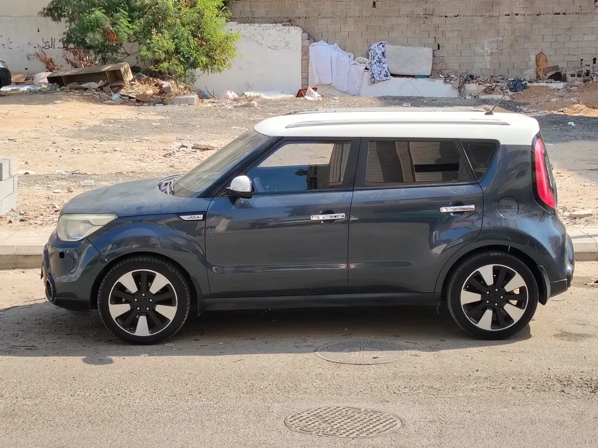 Car image 9