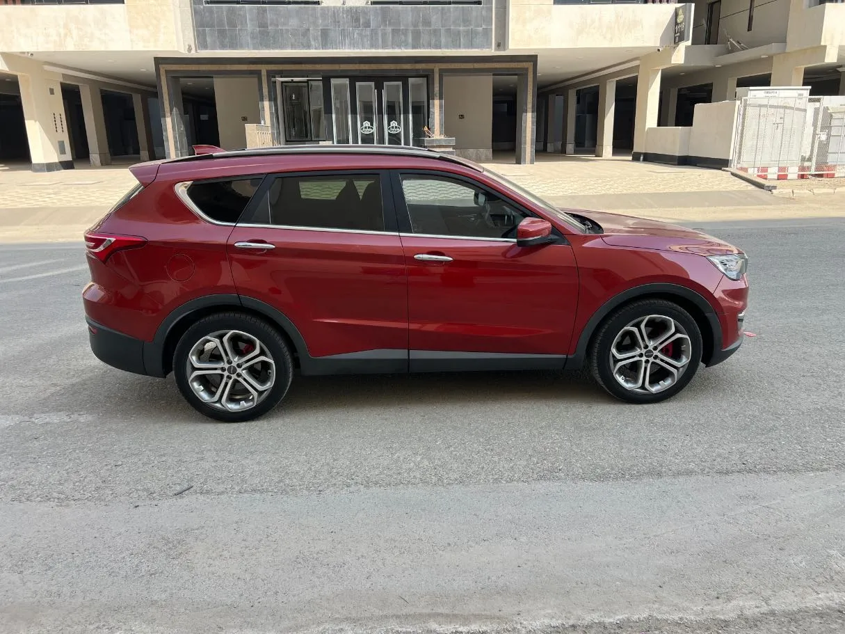 Car image 4