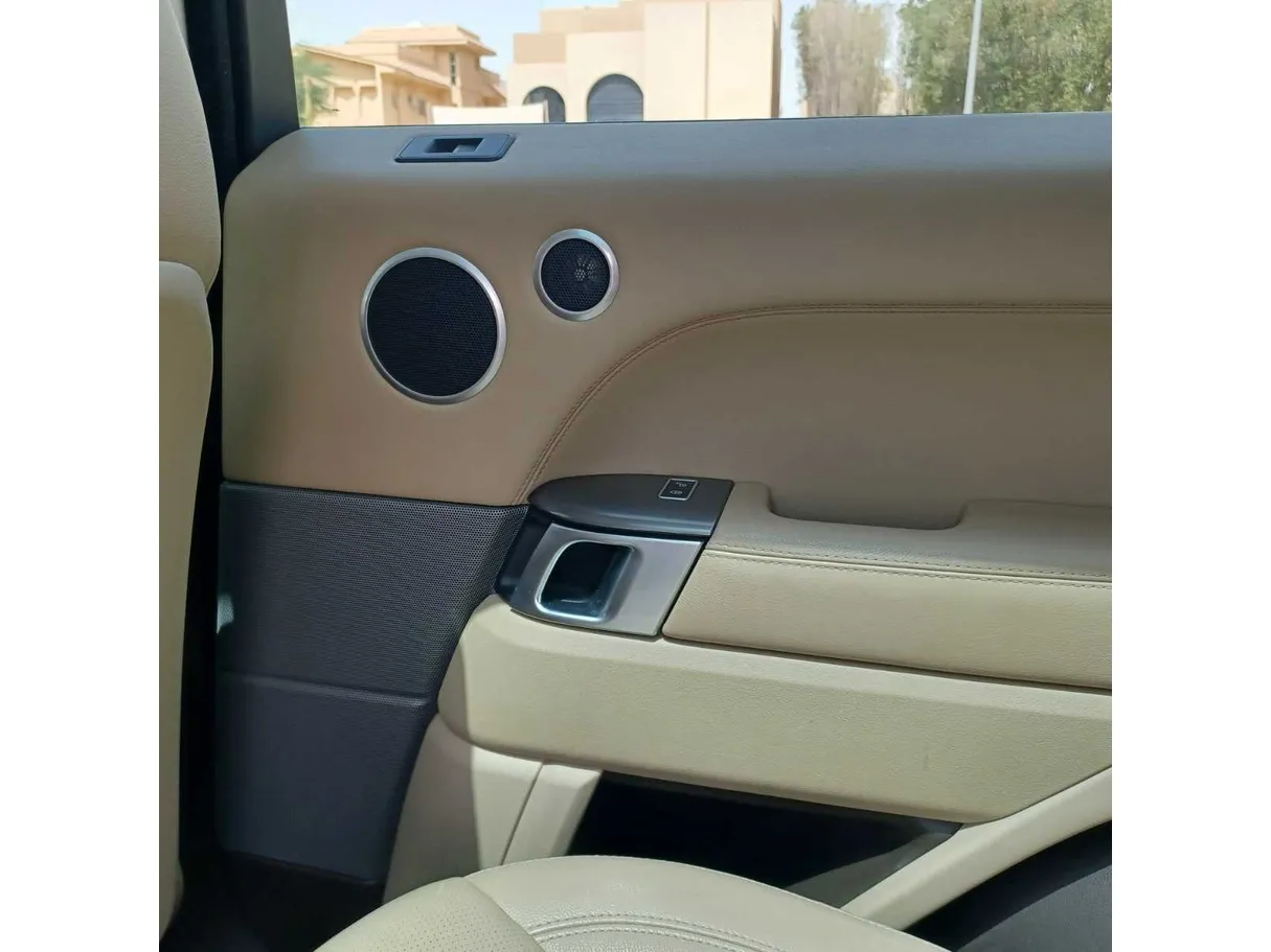 Car image 24
