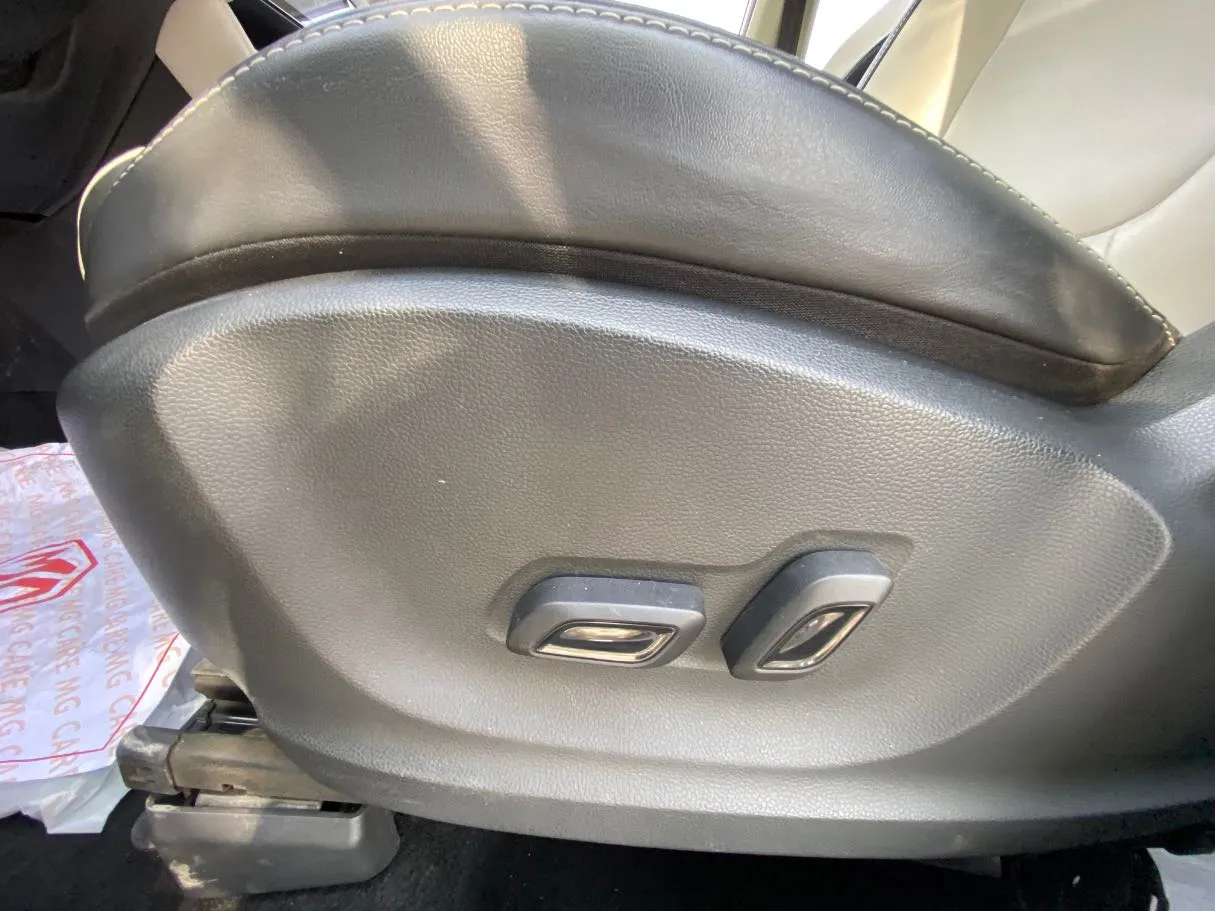 Car image 24