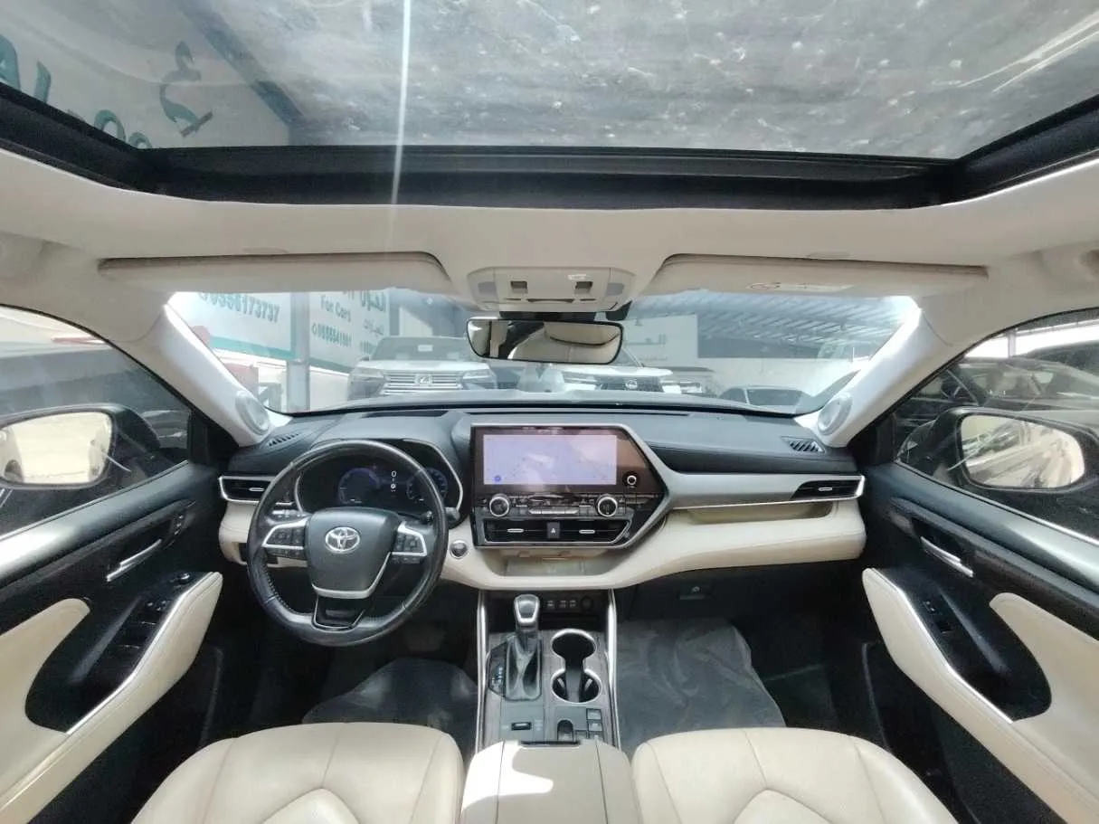 Car image 26