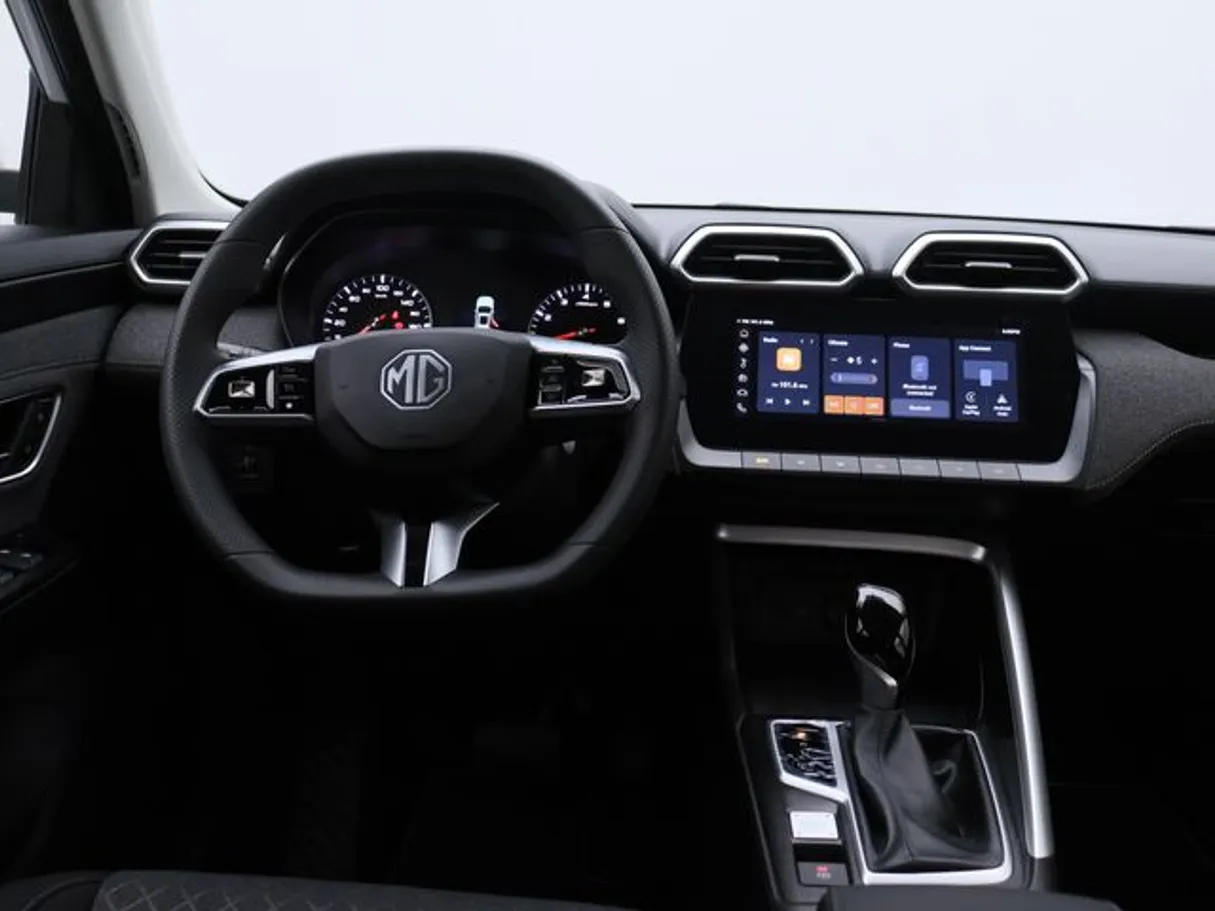 Car image 14