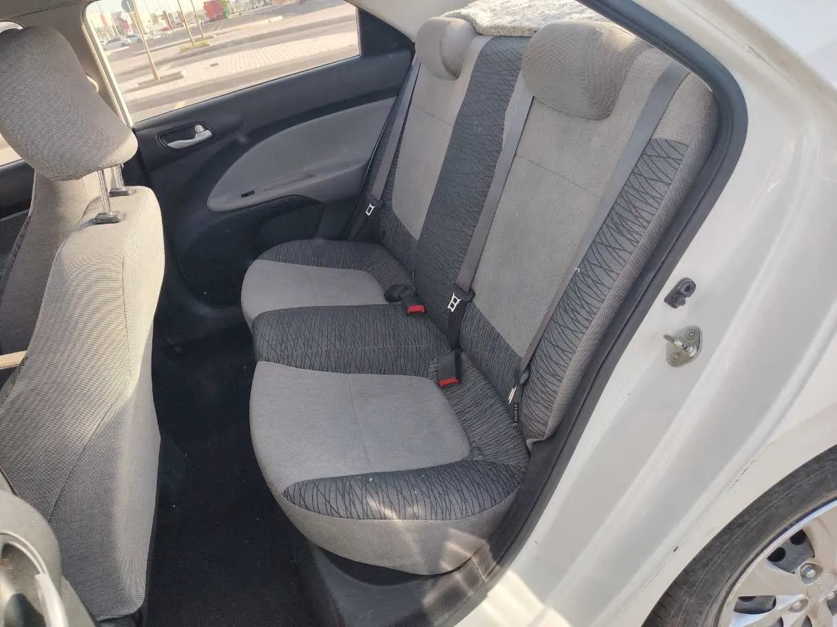 Car image 16