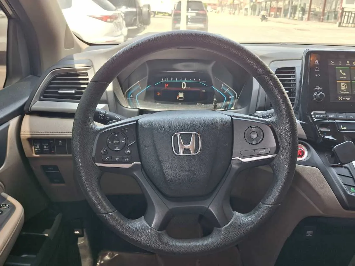 Car image 17