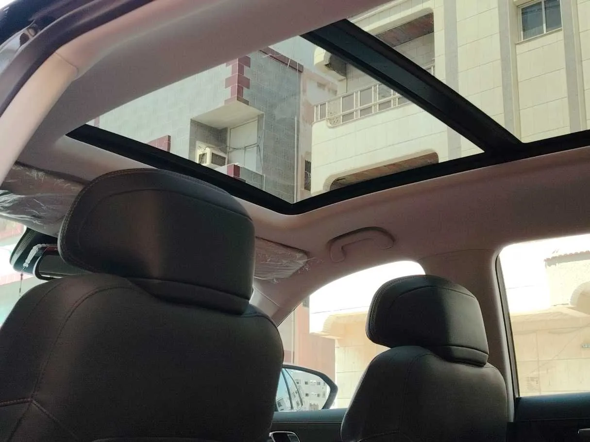 Car image 16