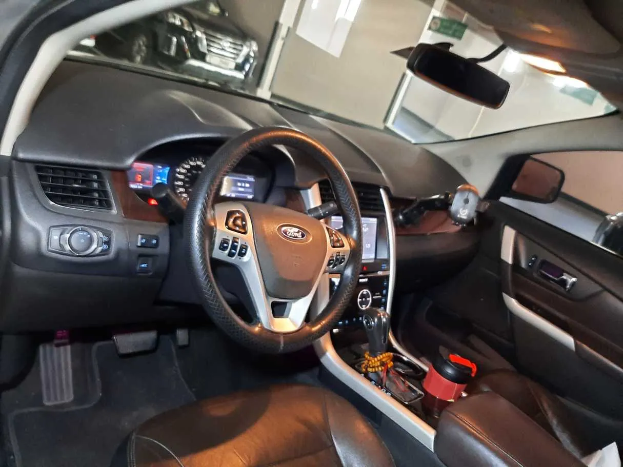 Car image 11