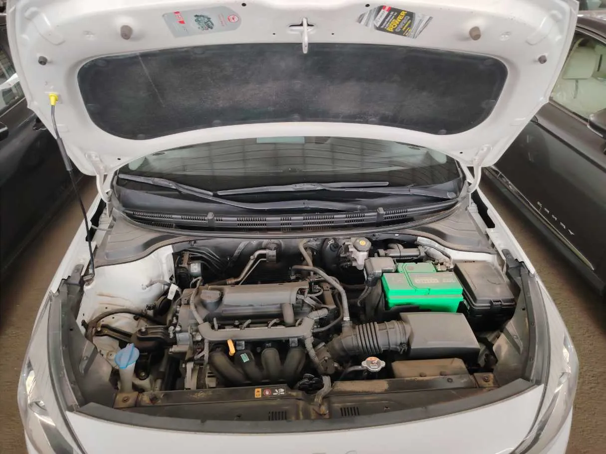 Car image 30