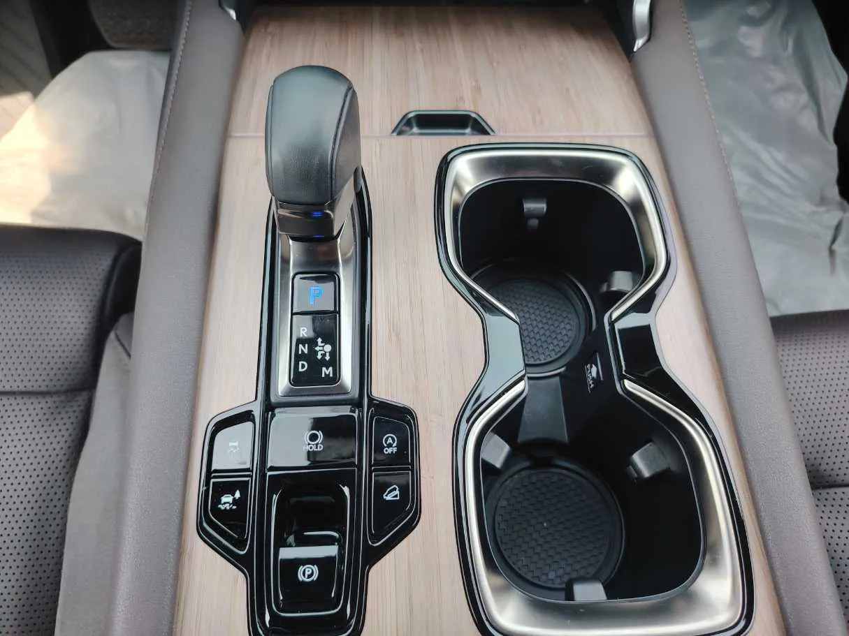 Car image 19