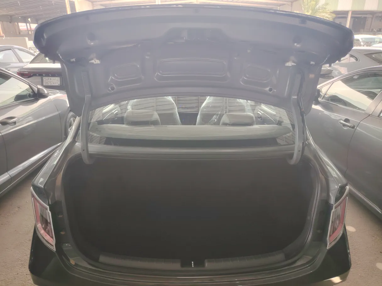 Car image 25
