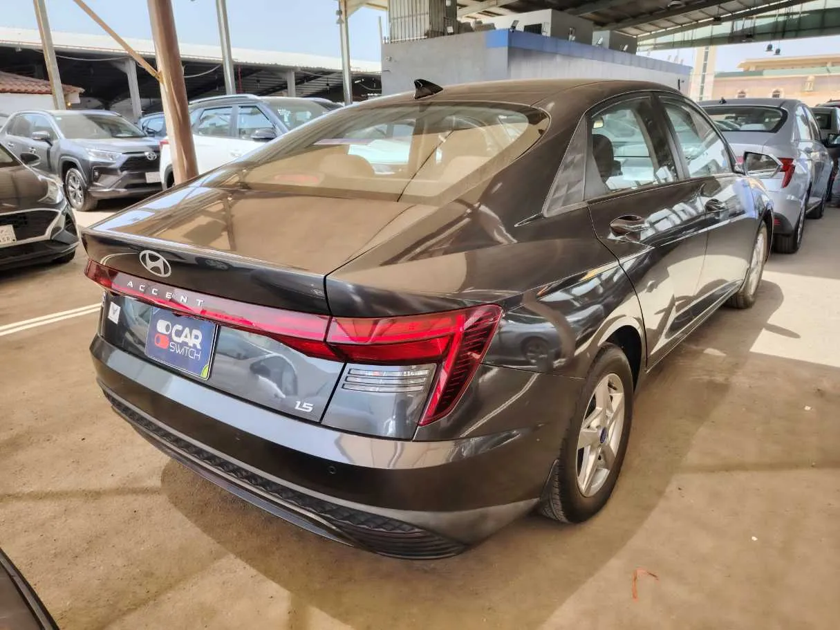 Car image 5