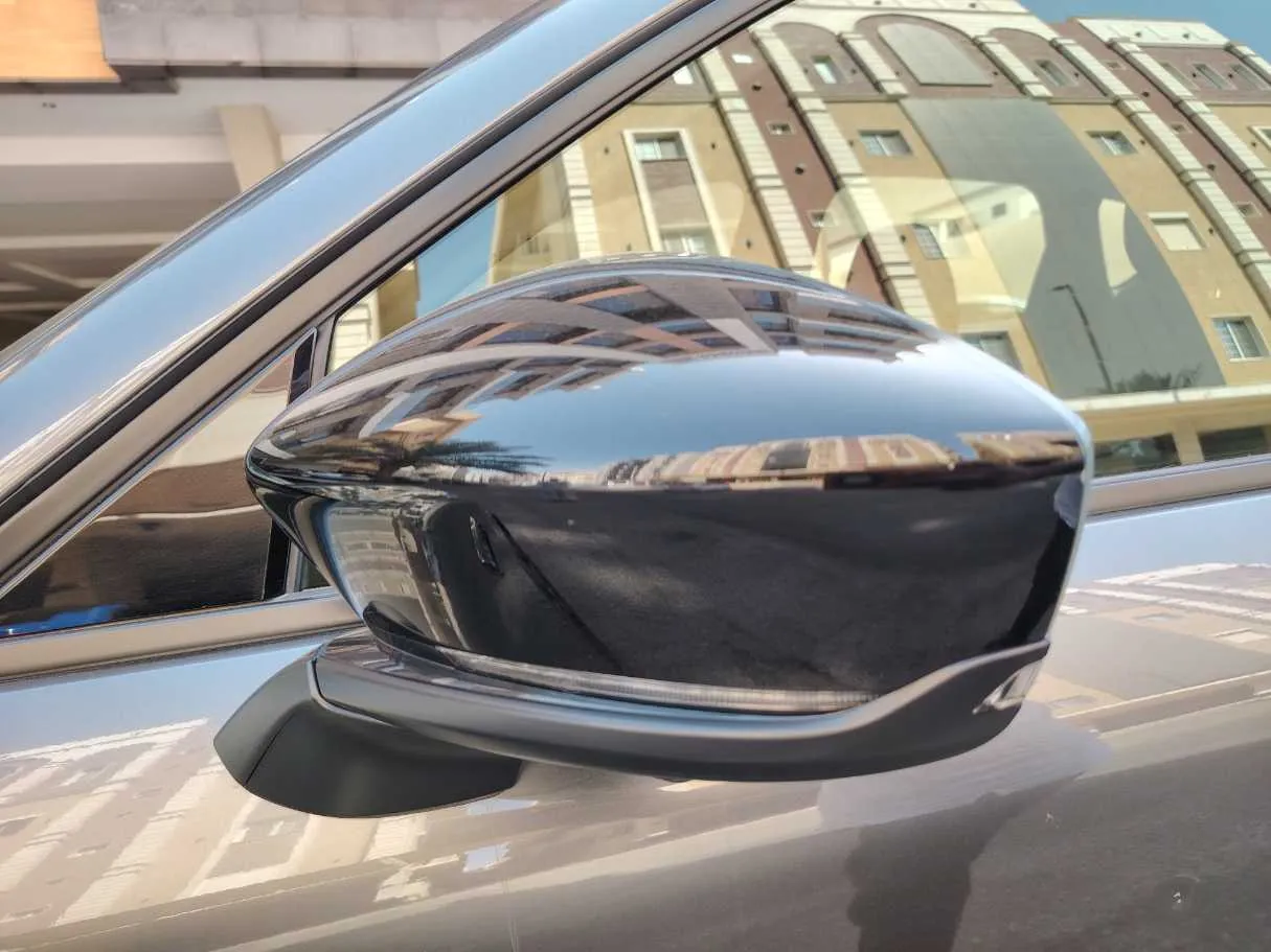 Car image 30