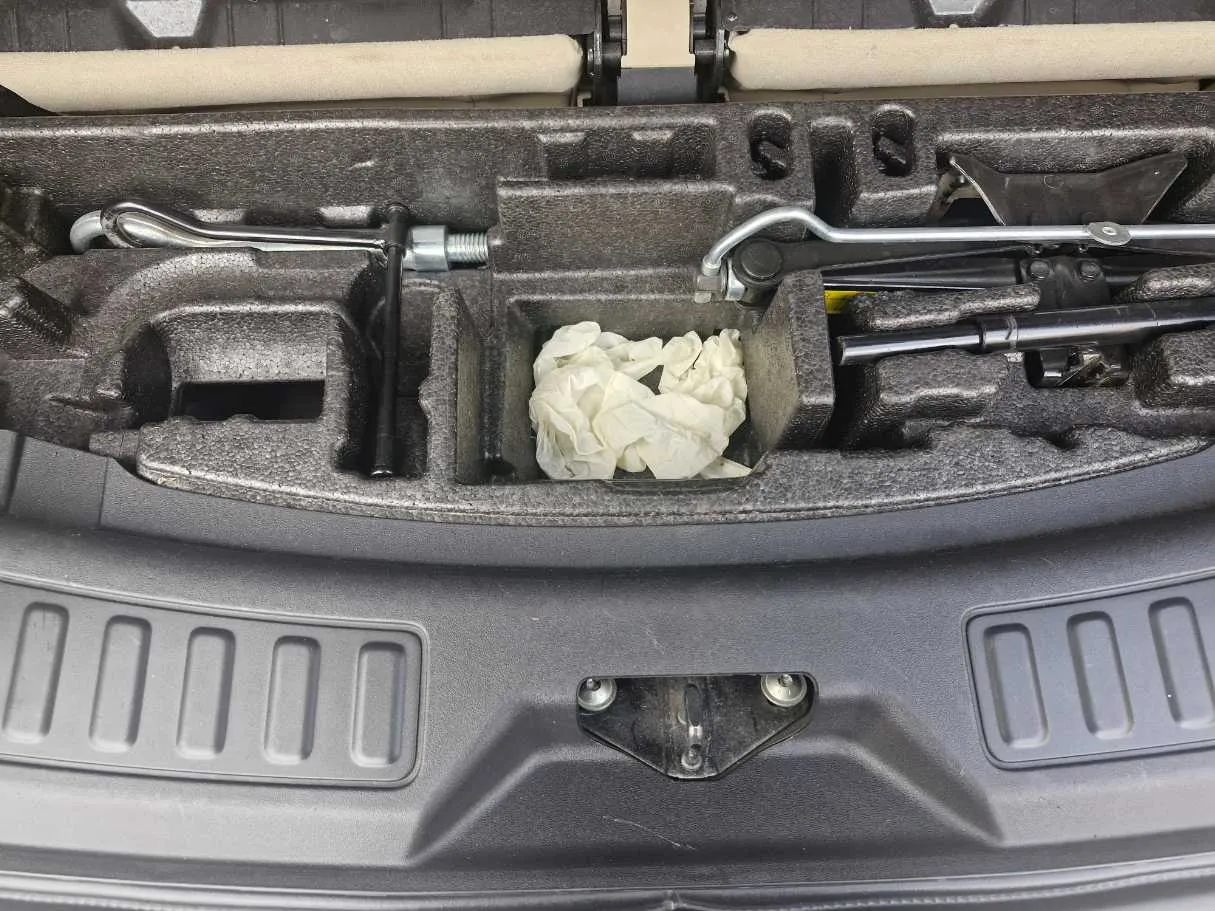 Car image 23