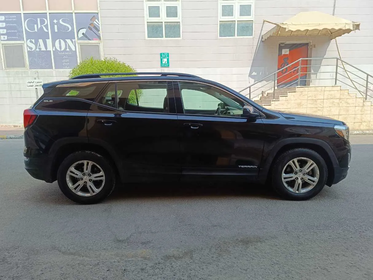 Car image 4