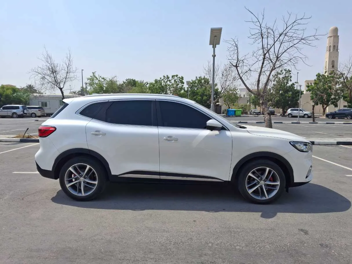 Car image 4