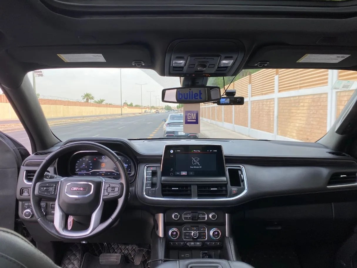 Car image 16