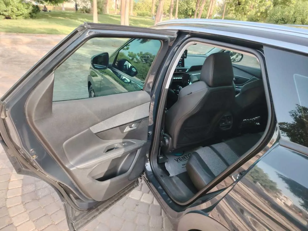 Car image 16
