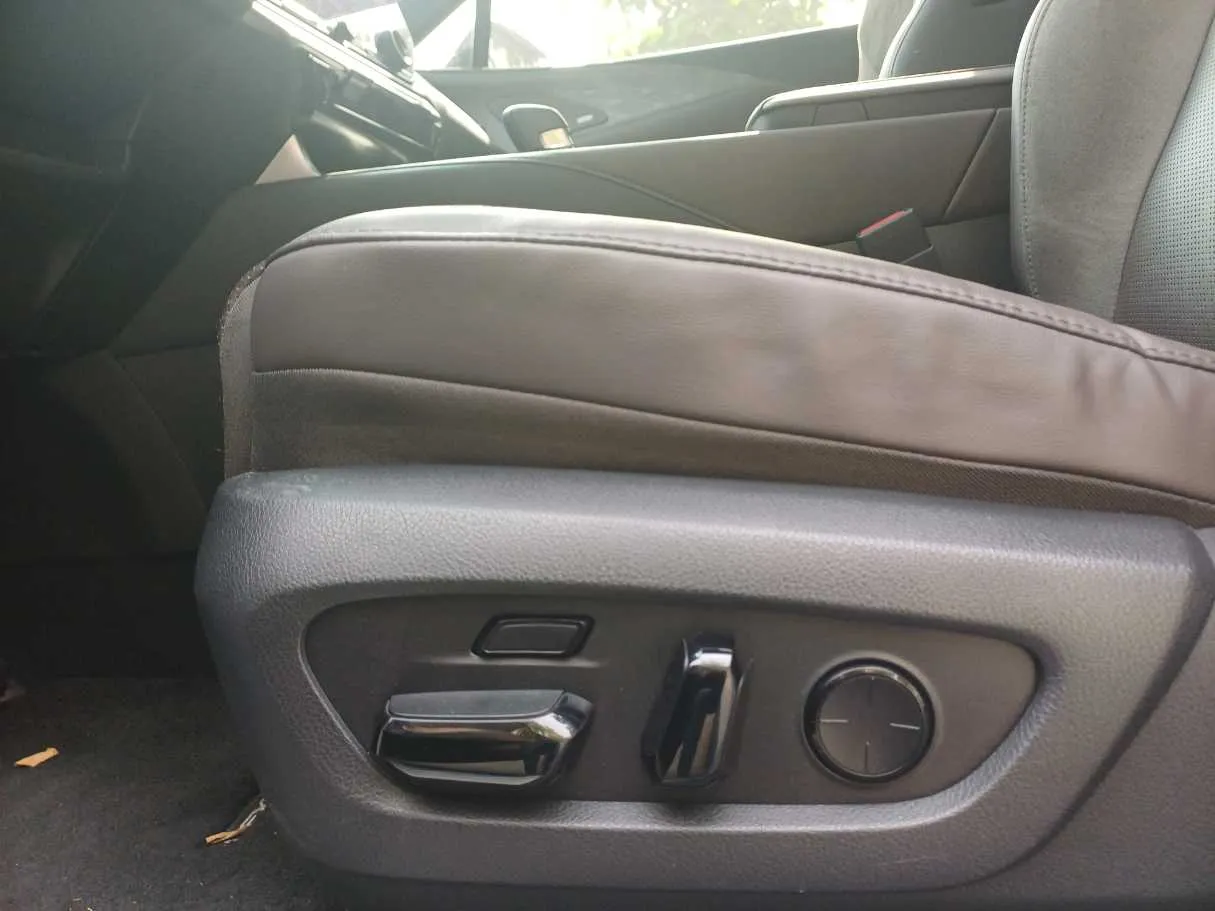 Car image 20