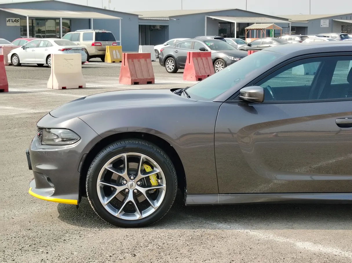 Car image 9