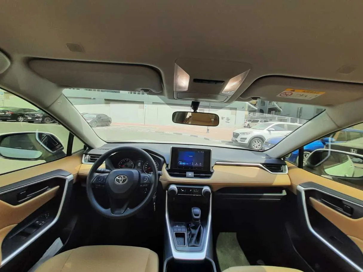 Car image 14
