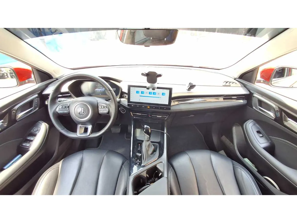 Car image 16