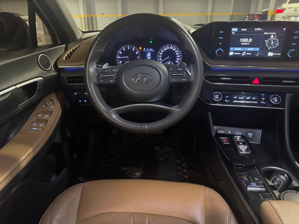 Car image 17