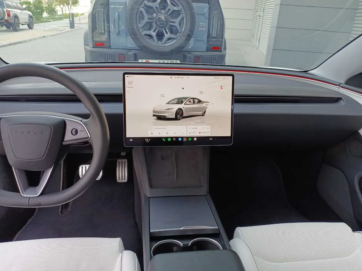 Car image 14