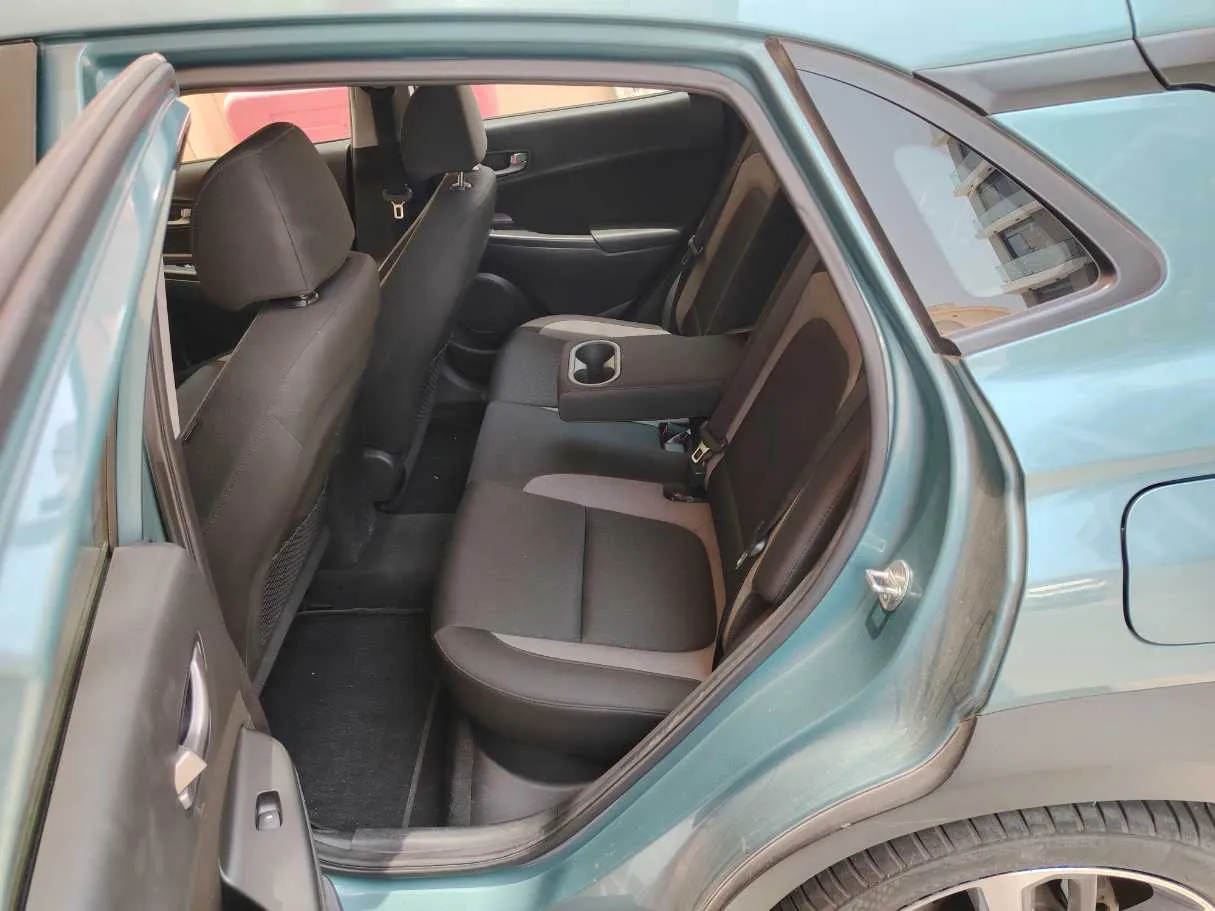 Car image 16