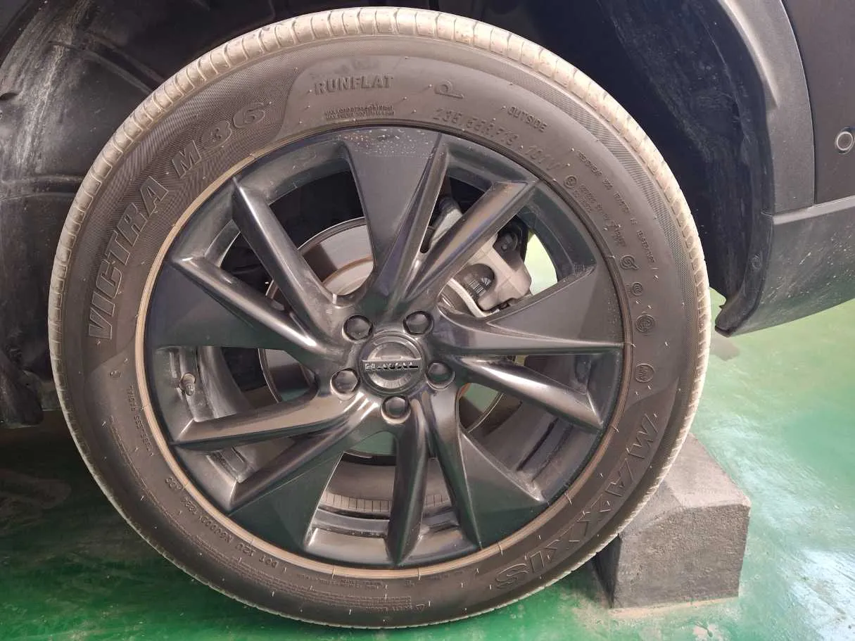 Car image 9
