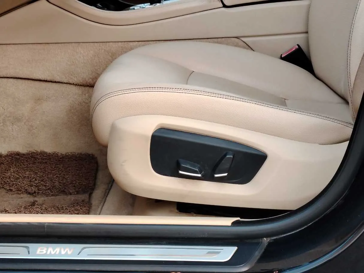 Car image 34