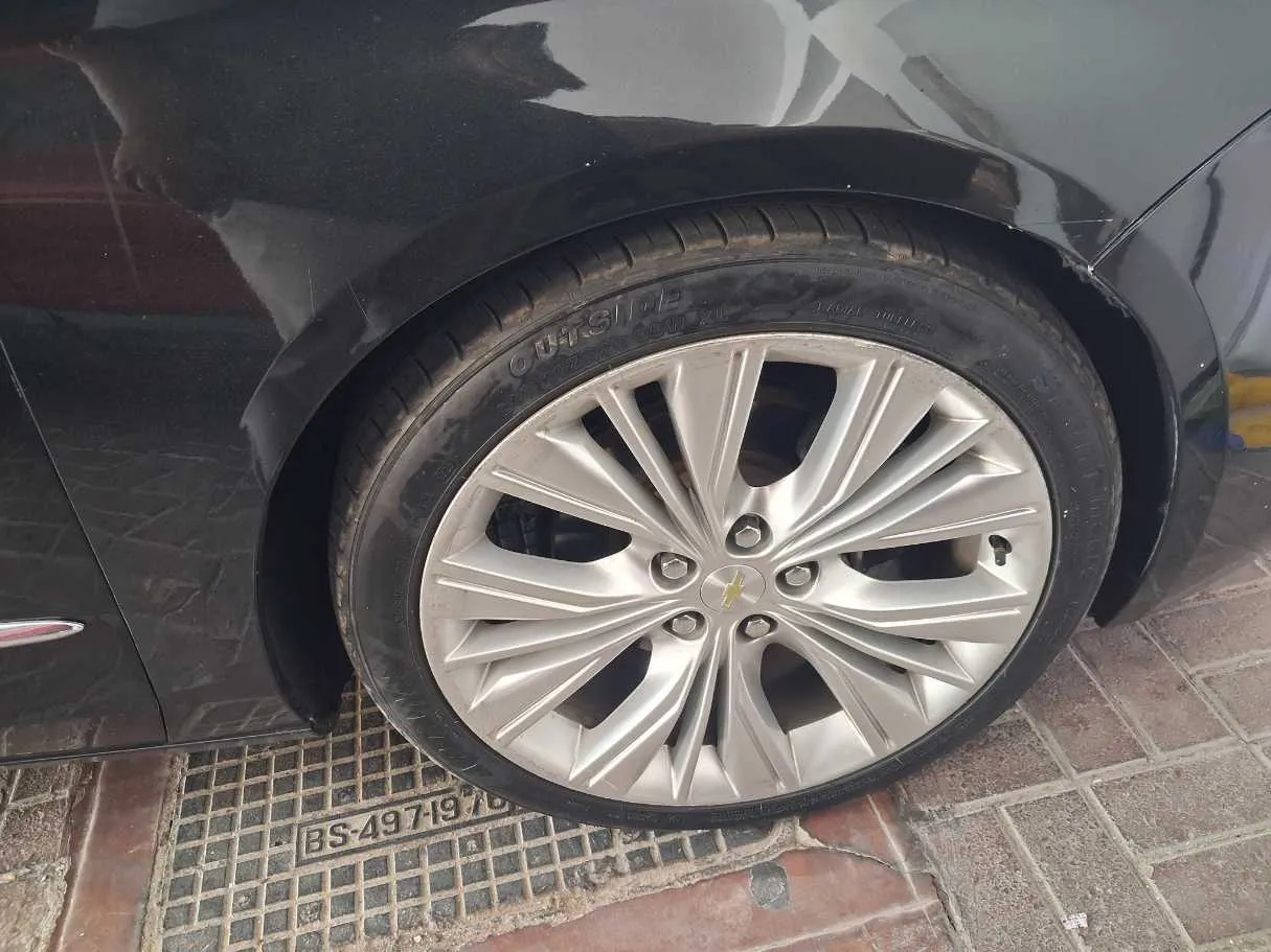 Car image 8