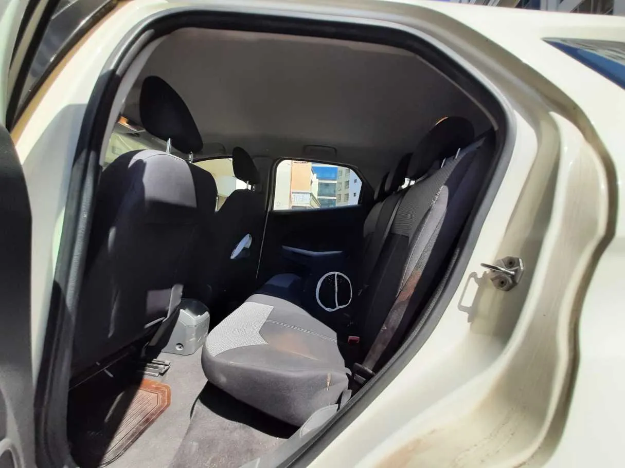 Car image 15