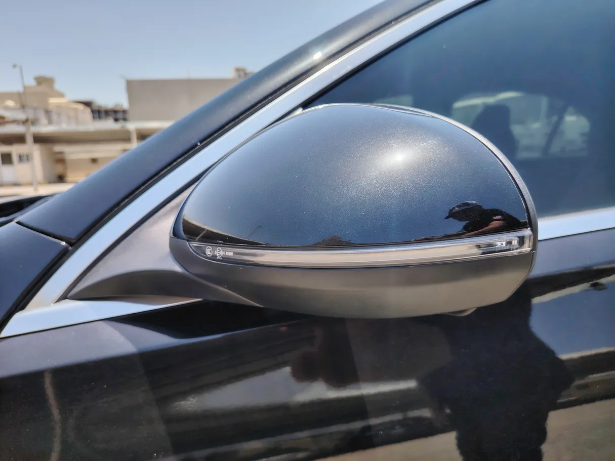 Car image 26