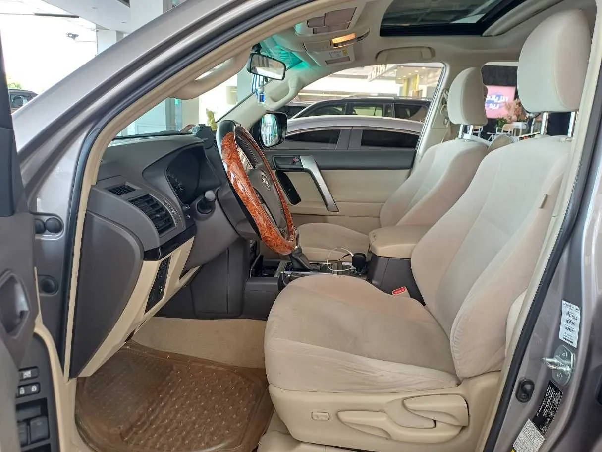 Car image 12