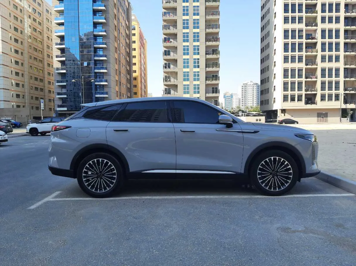 Car image 8