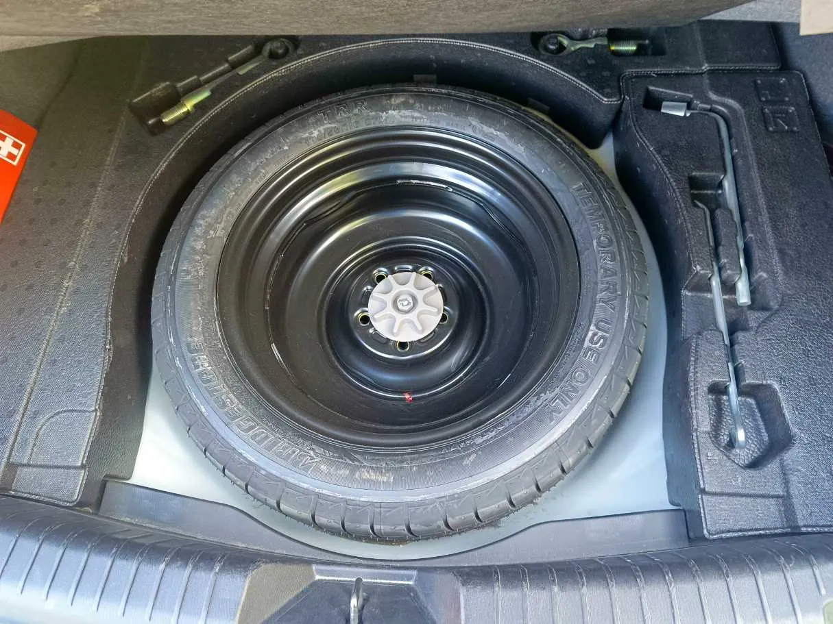Car image 30